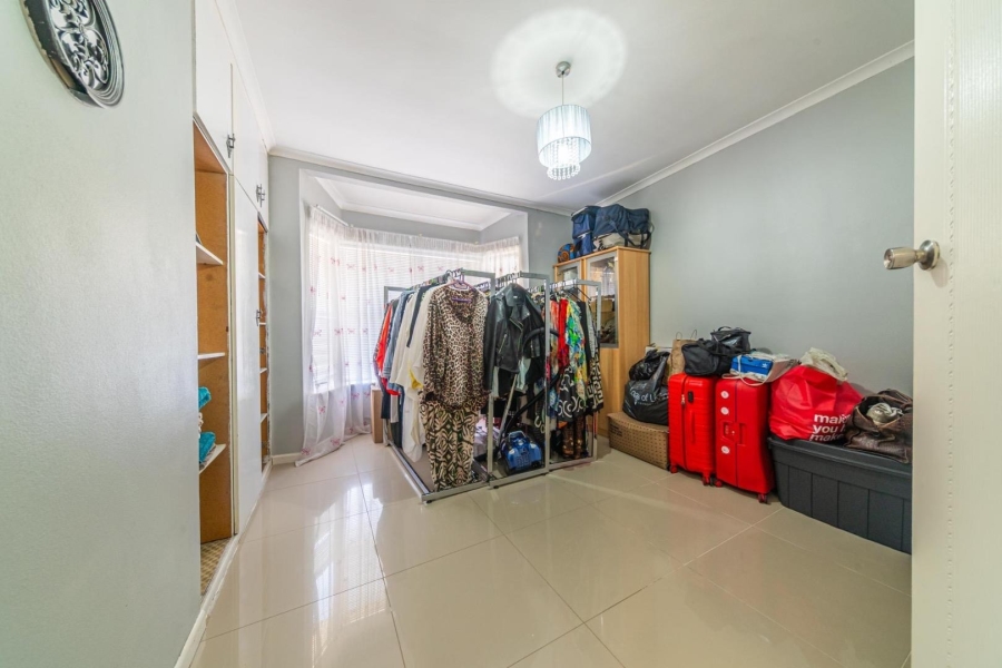 To Let 5 Bedroom Property for Rent in Loevenstein Western Cape